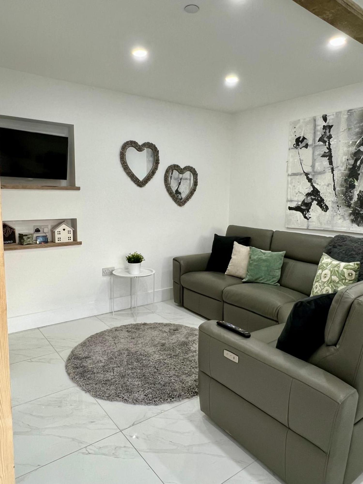 Lewys Tai Bach Villa Aberaman ภายนอก รูปภาพ