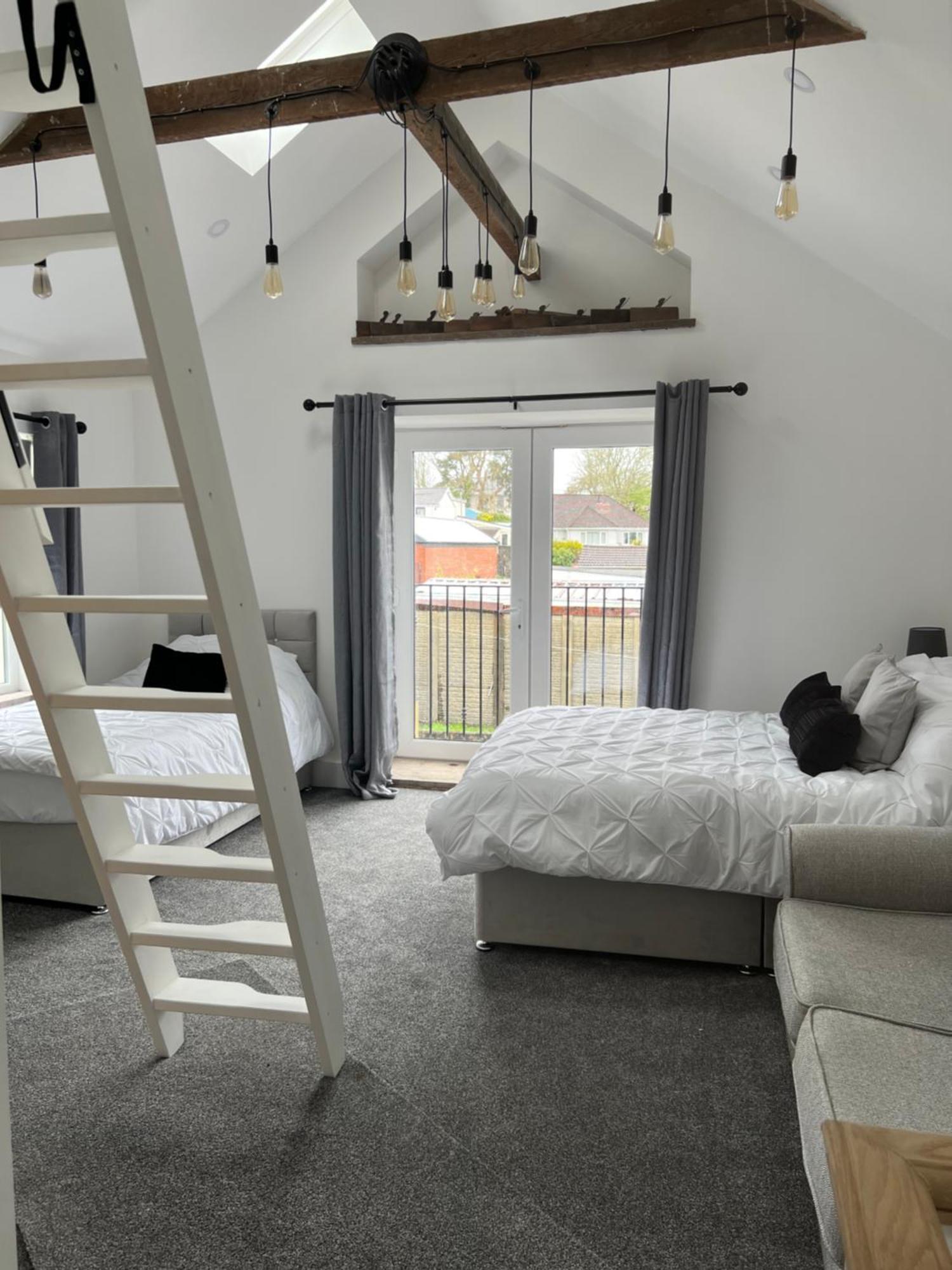 Lewys Tai Bach Villa Aberaman ภายนอก รูปภาพ